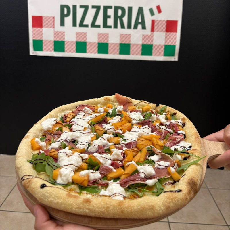 pizza du mois de juin serrano, melon, Stracciatella